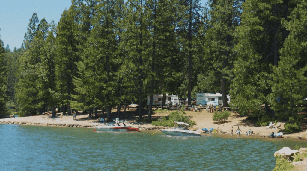 Blue green water at Jenkinson Lake